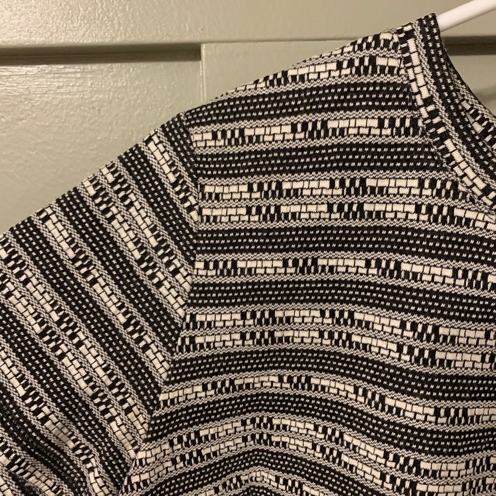 Geometric Print Top - Picture 3 of 3